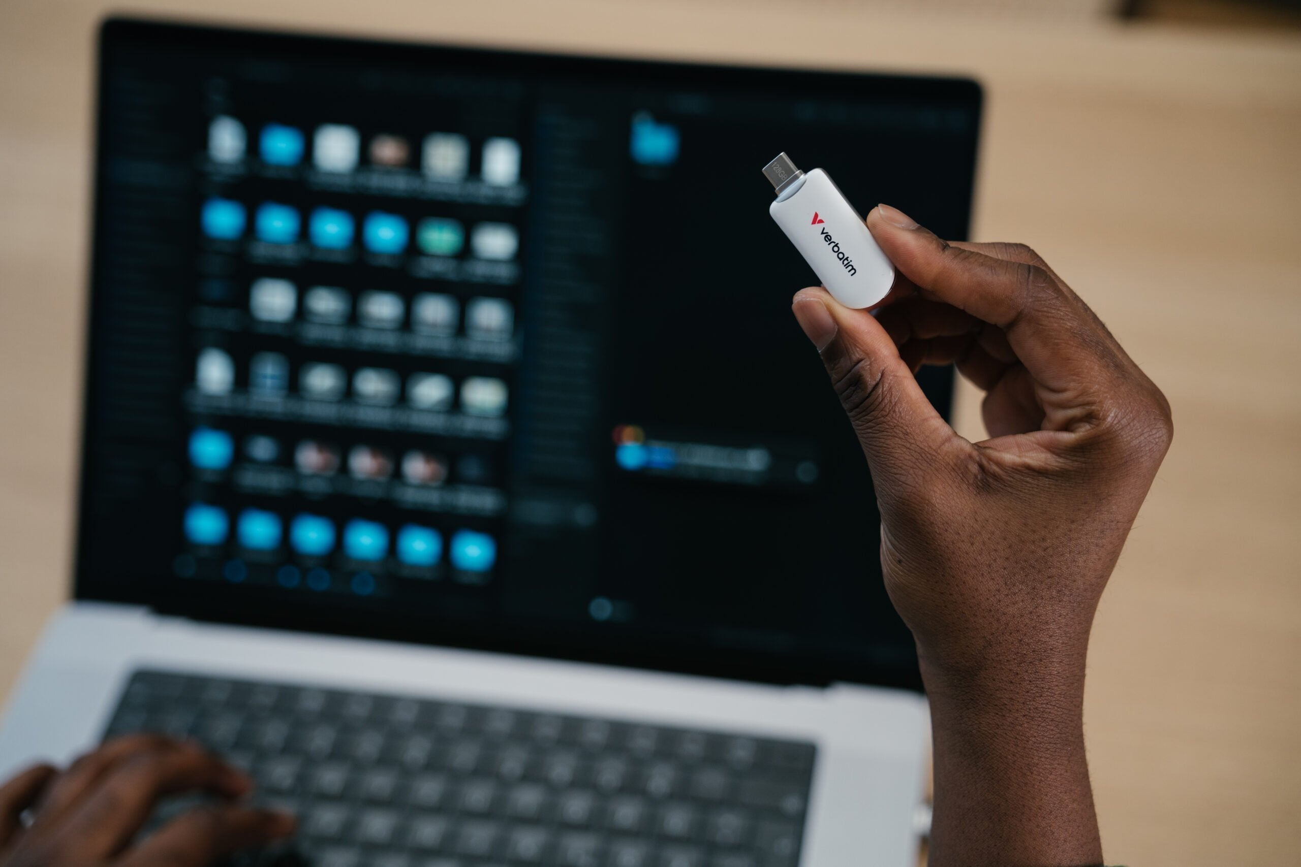 Verbatim USB Drive 3.2 PLECTRA USB-C 128GB White