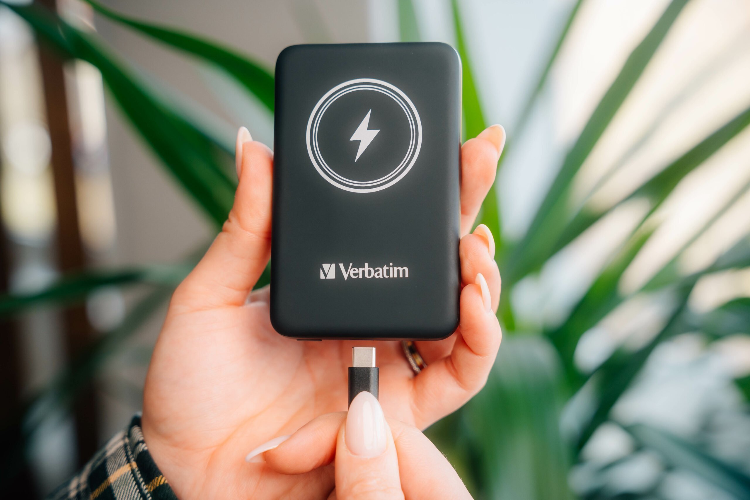 Verbatim Powerbank Wireless Magnetic 10000 Black - Image 5